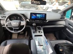 Toyota Sienna 2.5L Hybrid Premium Edition - фото 9