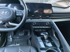 Hyundai Elantra 1.5L CVT Luxury - ფოტო 12