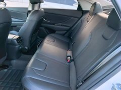 Hyundai Elantra 1.5L CVT Luxury - ფოტო 16