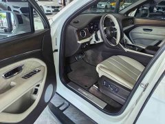 Bentley Bentayga 4.0T V8 Long Wheelbase Elegance Edition - photo 4