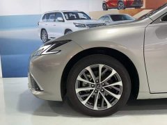 Lexus ES 200 Premium Edition - ფოტო 11