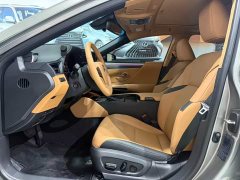 Lexus ES 200 Premium Edition - ფოტო 3