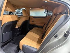 Lexus ES 200 Premium Edition - ფოტო 4