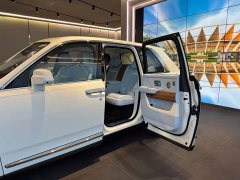 Rolls-Royce Cullinan Four Seater Edition - ფოტო 3