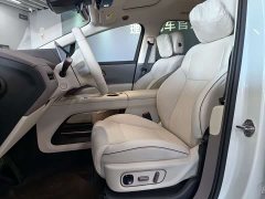 Li Auto i8 Standard Edition - ფოტო 5