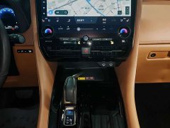 Toyota Alphard Hybrid 2.5L Premium Edition - photo 9