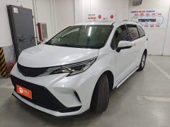 Toyota Gravia 2.5L Hybrid Comfort Edition - photo 1