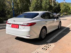 Toyota Camry Hybrid 2.0L HGVP Luxury - фото 8