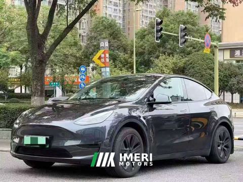 2024 Tesla Model Y Rear-Wheel Drive