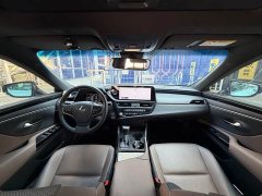 Lexus ES 200 Excellence Edition - ფოტო 4