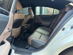 Lexus ES 200 Excellence Edition - ფოტო 6