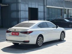 Lexus ES 200 Excellence Edition - ფოტო 9