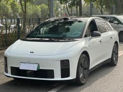 Li Auto i6 Two-wheel drive standard version - ფოტო 1