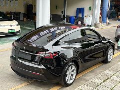 Tesla Model Y Standard Range RWD - ფოტო 11