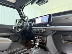 Jeep Wrangler 2.0T Sahara Four-Door - photo 11