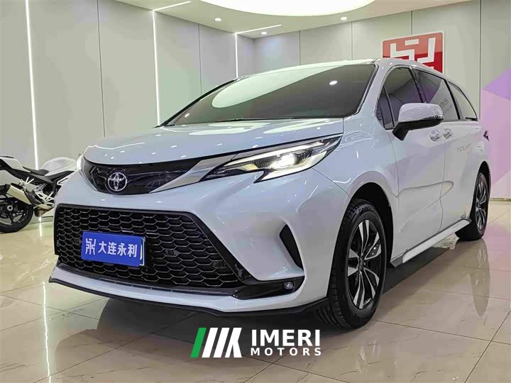 Toyota Gravia 2.5L Hybrid Luxury