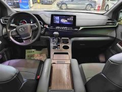 Toyota Gravia 2.5L Hybrid Luxury - фото 6