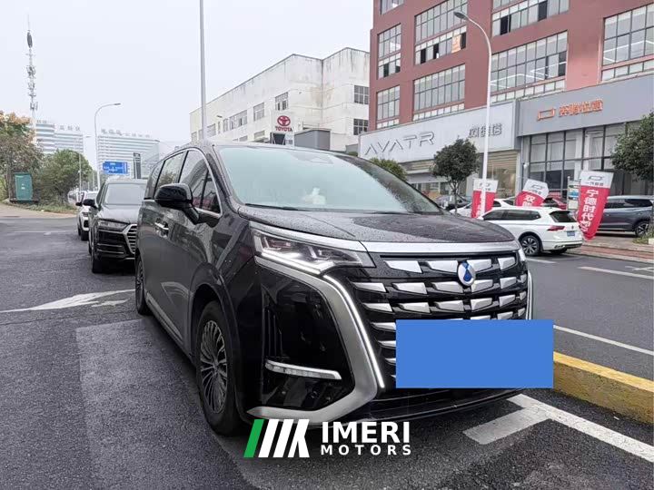 Denza D9 DM-i 970 AWD Premium Edition