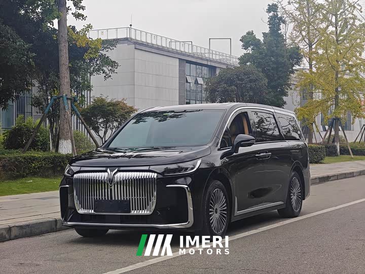 Voyah Lantu Dreamchaser PHEV AWD Excellence Kunpeng Edition - автомобиль из Китая