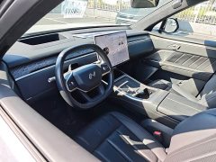 Nio Lerado L90 Max Six-Seater - ფოტო 18
