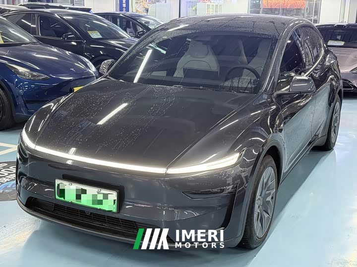 Tesla Model Y L Long Range All-Wheel Drive