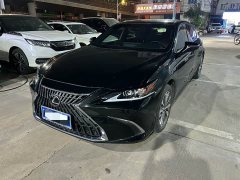 Lexus ES 200 Excellence Edition - ფოტო 1
