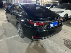 Lexus ES 200 Excellence Edition - ფოტო 3
