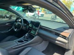 Toyota Camry Hybrid 2.5L XLE Premium - фото 6