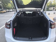 Tesla Model Y Rear-Wheel Drive - ფოტო 16