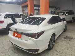 Lexus ES 200 Excellence Edition - ფოტო 2