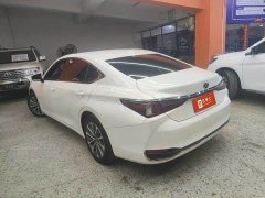 Lexus ES 200 Excellence Edition - ფოტო 6