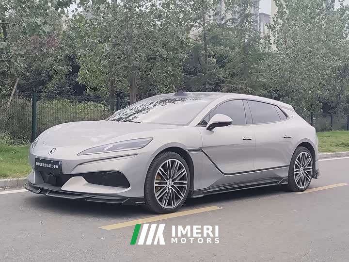 Denza Z9GT Flash Charging Flagship - автомобиль из Китая