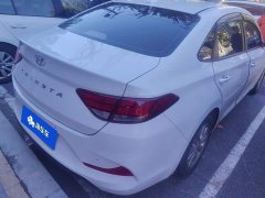 Hyundai Elantra 1.6L Automatic GL Deluxe Edition - ფოტო 3