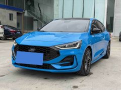 Ford Focus Hatchback EcoBoost 180 Automatic ST Line - ფოტო 1