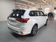 Mitsubishi Outlander 2.0L FWD Comfort 5-Seater - фото 4