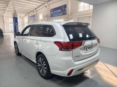 Mitsubishi Outlander 2.0L FWD Comfort 5-Seater - фото 6