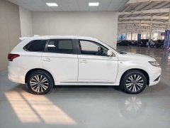 Mitsubishi Outlander 2.0L FWD Comfort 5-Seater - фото 9