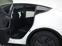 Tesla Model Y Long Range All-Wheel Drive - ფოტო 13