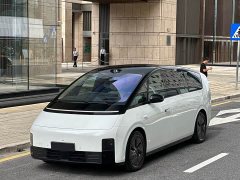 Li Auto MEGA Ultra Smart Refresh Edition - ფოტო 2