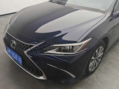 Lexus ES 200 Excellence Edition - photo 1
