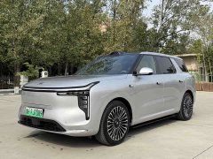 IM Motors Zhiji LS8 52 Max Luxury Six-Seater - ფოტო 1