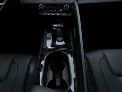 Hyundai Elantra 1.5L CVT Luxury - ფოტო 15