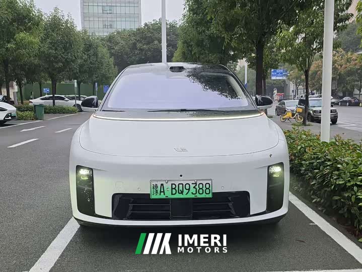 Li Auto i8 Standard Edition - ავტომობილი ჩინეთიდან