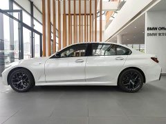 BMW 3 Series 330Li M Sport Night Edition Package - ფოტო 4