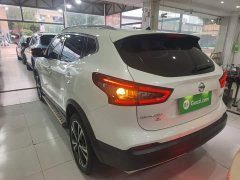 Nissan Qashqai 2.0L CVT Luxury - ფოტო 4