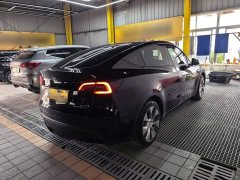 Tesla Model Y Standard Range RWD - photo 6