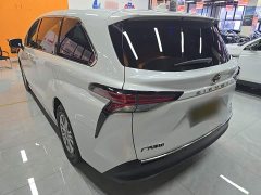 Toyota Sienna 2.5L Hybrid Premium Edition - ფოტო 4