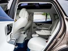Mercedes-Benz EQE SUV 350 4MATIC Luxury - ფოტო 15