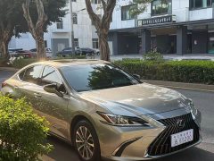 Lexus ES 200 Excellence Edition - ფოტო 3