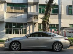 Lexus ES 200 Excellence Edition - ფოტო 7